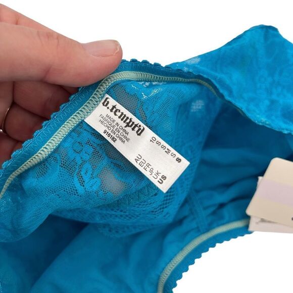 NWT set of 2 b.tempt'd by Wacoal Lace Kiss Bandeau Bras teal and pink size small - Picture 3 of 7